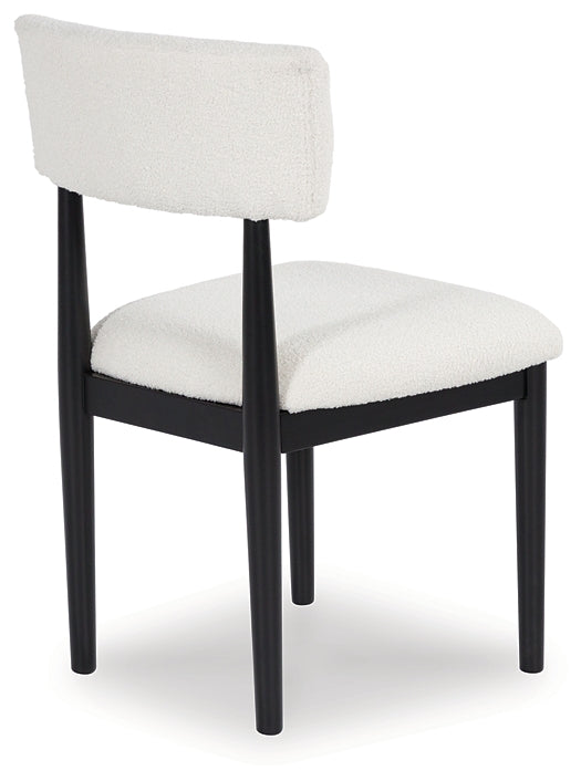 Xandrum Dining UPH Side Chair (2/CN)