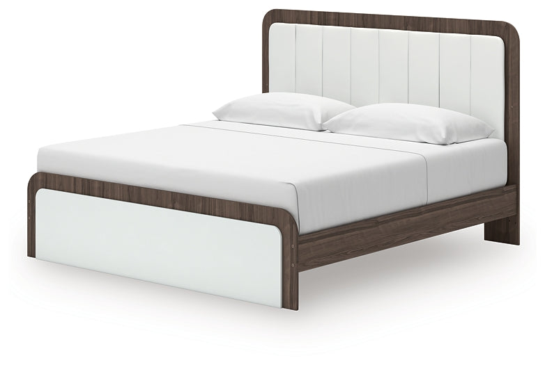 Kendanport King Upholstered Bed