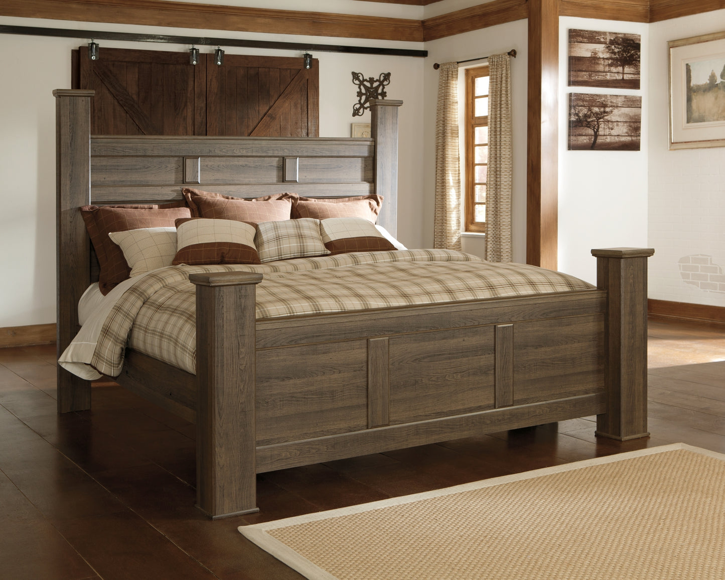 Juararo California King Poster Bed with Mirrored Dresser and 2 Nightstands